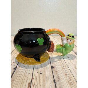 Leprechaun Rainbow & Shamrock Ceramic Mug Black Cauldron St. Patricks Day Papel